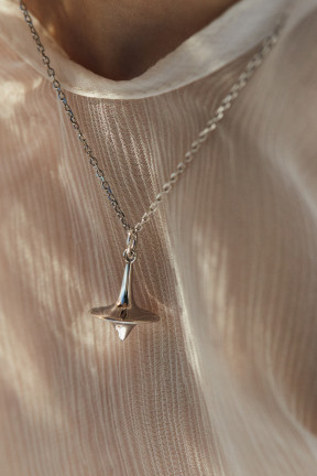 SPINNING TOP PENDANT NECKLACE