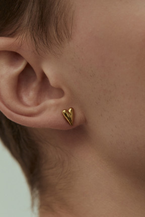 PLAY HEART STUD WITH GOLD PLATING
