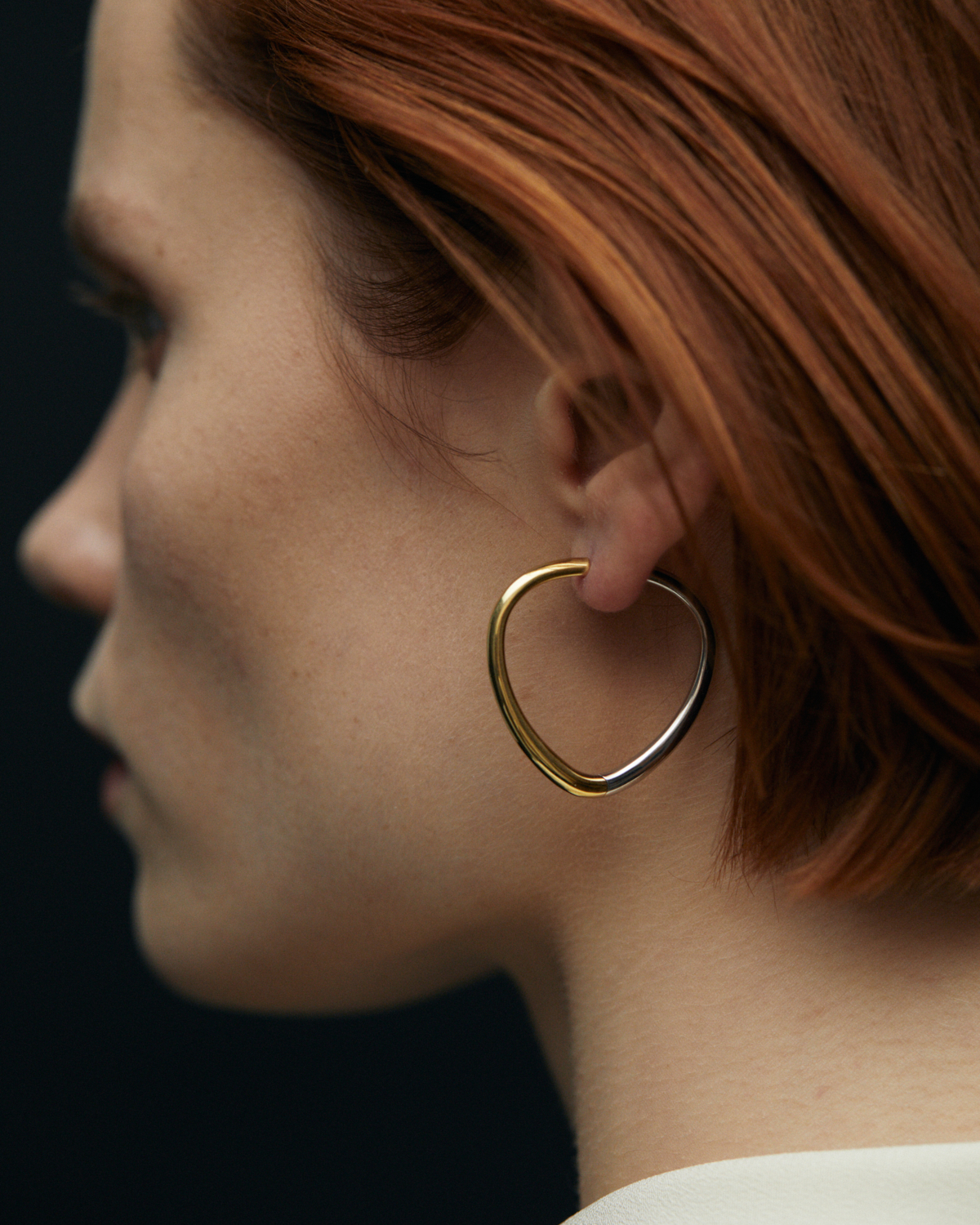 SHIELD-SHAPED HOOPS TWO-SIDED  