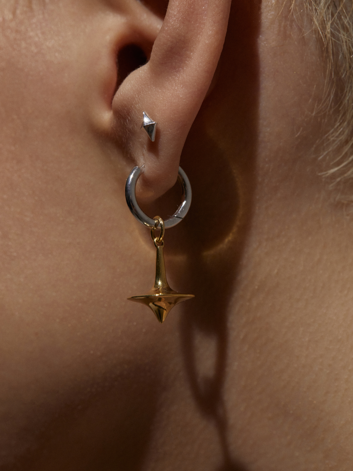 SPINNING TOP SIGNLE EARRING  