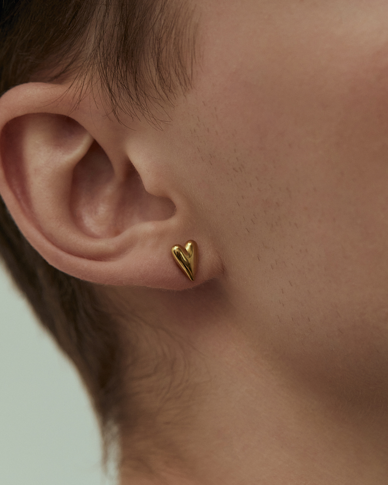 PLAY HEART STUD WITH GOLD PLATING  